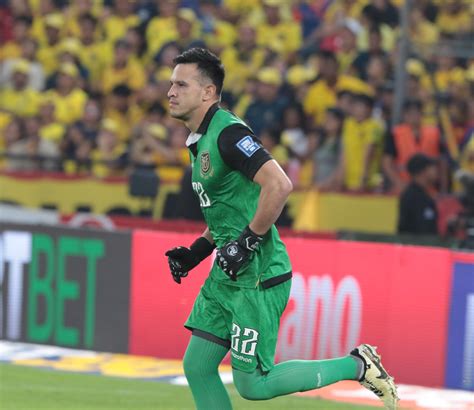 Ecuador empata con Brasil y deberá esperar para sellar su pase al