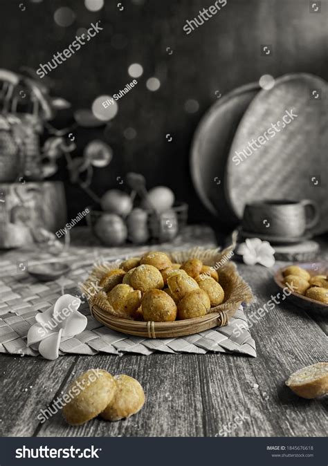 Peanut Cookies Biskut Kacang Tumbuk On Stock Photo Edit Now 1845676618