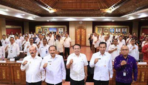 Nusabali Pj Bupati Jendrika Ikut Rapat Tim Tpkp Provinsi Bali