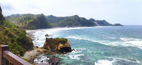 Eksplorasi Keindahan Pantai Menganti Kebumen