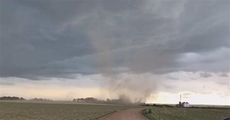 Watch Small Tornado Touches Down On Eastern Plains Cbs Colorado