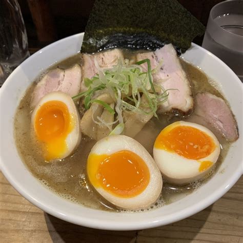 『塩とんこつラーメン 味玉』ラーメン 岩佐のレビュー ラーメンデータベース