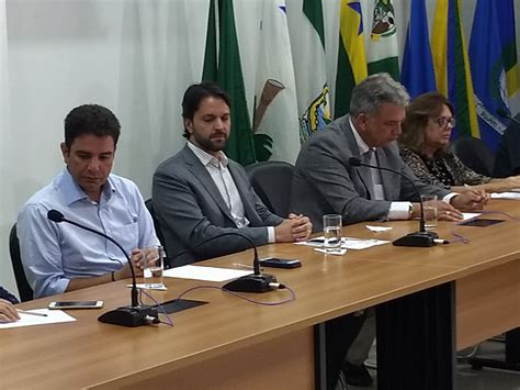 Gladson critica ausência de Socorro Neri em evento ministro