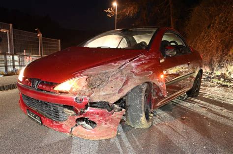 Bazenheid SG Fahrunfähig mit Auto Selbstunfall verursacht