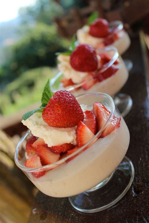 Strawberry Cream Cups – Fresh Bites Daily