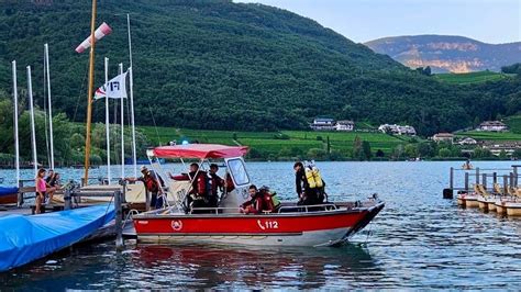 Sprung Von Tretboot J Hriger Ertrank Im Kalterer See Oe At