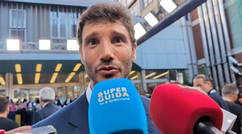 Intervista A Stefano De Martino Affari Tuoi Parte Il Settembre