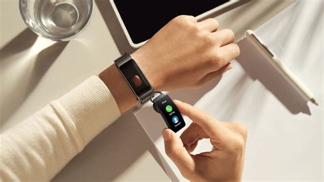 HUAWEI TalkBand B6 Smart Activity Tracker Features A Detachable