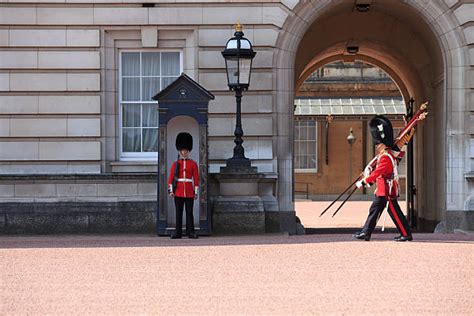 Best Buckingham Palace Guards Stock Photos, Pictures & Royalty-Free ...