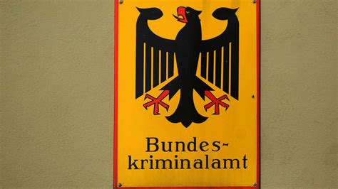 bka fast  hinweise auf terroristen unter fluechtlingen politik