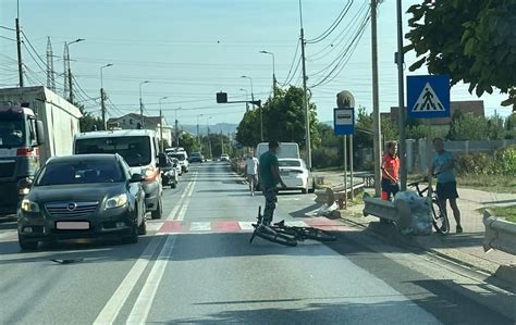 FOTO Accident la Alba Iulia Adolescentă lovită de un autoturism în