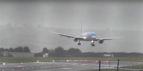 Dramatic Video Of Perfect Crosswind Landing By Tui Pilots Bristol