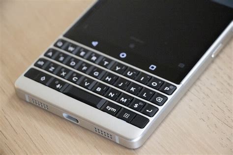 BlackBerry Keyboard app update brings improved word predictions and ...