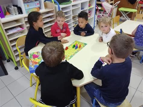 Les Jeux Entre Ps Ms Et Cp Ce Ecole Saint Jouseph Le Conquet