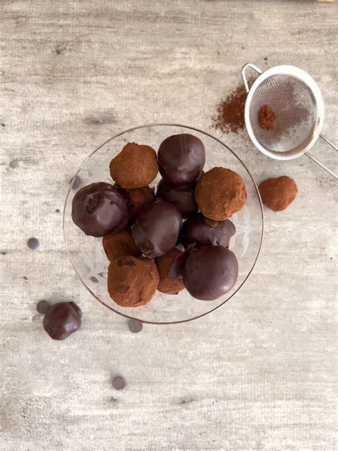 Trufas De Nueces Y Chocolate Polin En La Cocina