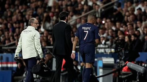 Psg Aanvaller Mbappé Valt Geblesseerd Uit In Duel Met Marseille Rtl Nieuws