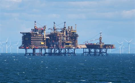 Offshore Gas Platforms Morecambe Bay © Rossographer Geograph