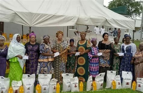 Oyo Gov S Wife Gifts 300 Widows Cash Food Items