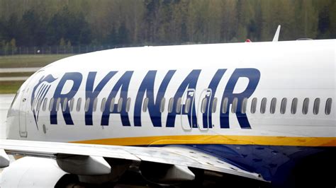 Volo Ryanair Incendio Sullaereo In Partenza Da Bologna Dirottato In