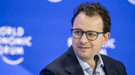 Anthropic CEO: AI Poised to Wipe Out 50% of Entry-Level Jobs in Next 5