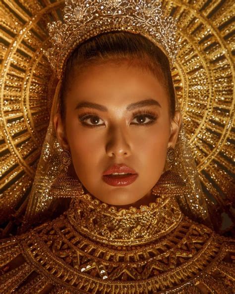 Michelle Dee Rises In Her National Costume For Miss World 2019 | Metro ...