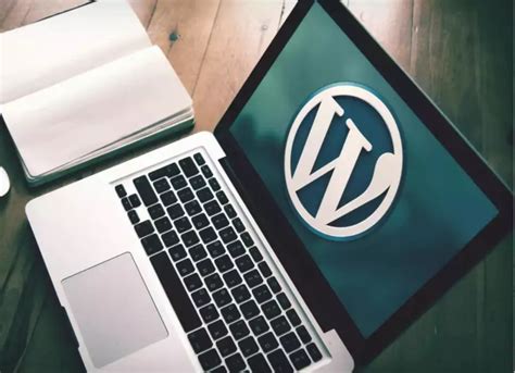 Por qué usar WordPress Ventajas y desventajas de WordPress White