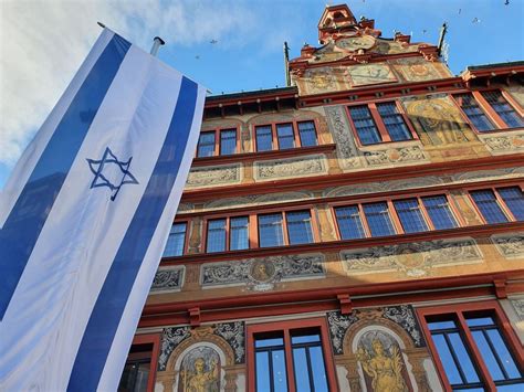 Israelische Flagge H Ngt Jetzt Vor Dem T Binger Rathaus Events