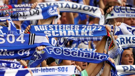 Angriff Auf Schalker Fu Ballfans Im Essener Hauptbahnhof