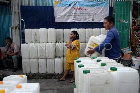 Distribusi Minyak Goreng Curah Di Manado Antara Foto