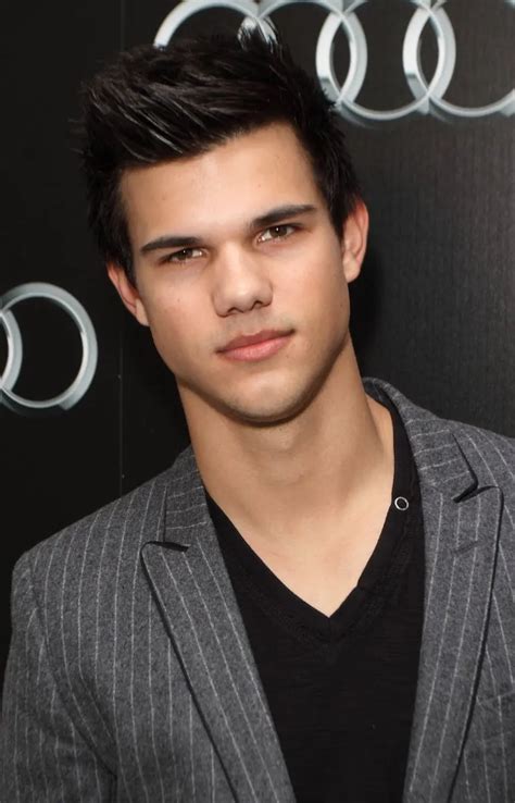 taylor lautner wife net worth