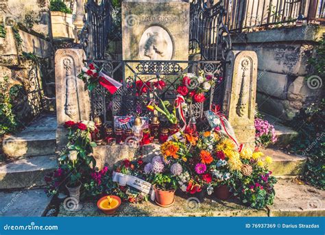 Chopin Grave, Anniversary with Flowers Pere-Lachaise Cemetery Editorial ...