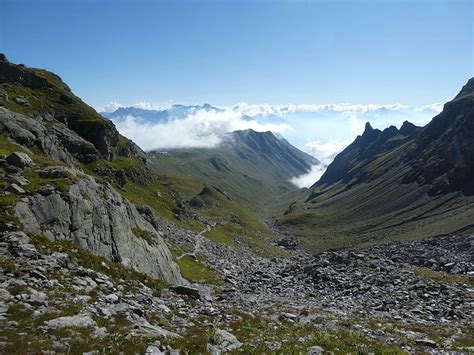 Rückblick ins noch wolkenverhangene Tal Fotos hikr org