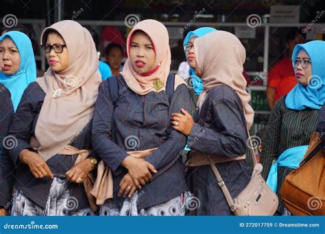 A Group Of Indonesian Women With Traditional Clothes Editorial Stock