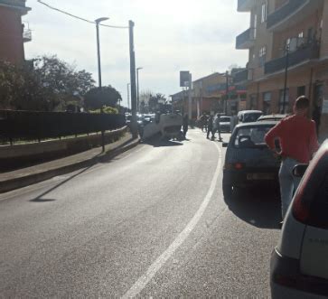 Mercato San Severino Schianto E Auto Ribaltata La Citt Di Salerno