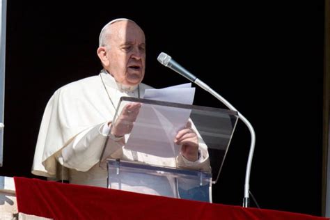 No Vaticano Papa Francisco Reza Por V Timas Das Chuvas E Inunda Es No