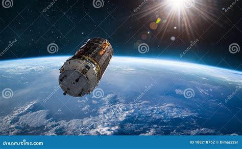 Nave Espacial Satélite No Espaço Sobre O Planeta Terra Ilustração