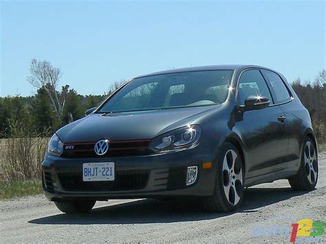 Photos - 2010 Volkwagen Golf GTI Review (video)