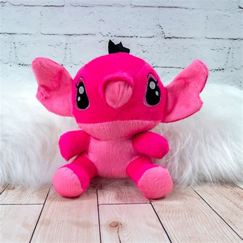 Stitch De Pelúcia Rosa - Boneco Stitch de Pelúcia - Rosa | Shopee Brasil