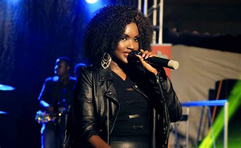 heres  singer fille   staged  solo  concert