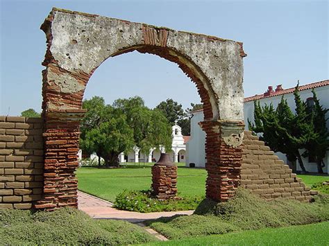 San Luis Rey de Francia - California Mission Guide