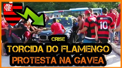 TORCIDA FLAMENGO EM PROTESTO NA GÁVEA INVADE O CT COBRANDO TODO MUNDO