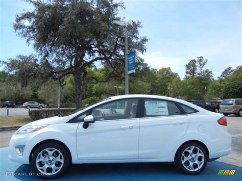 Oxford White 2013 Ford Fiesta Titanium Sedan Exterior Photo 78586608