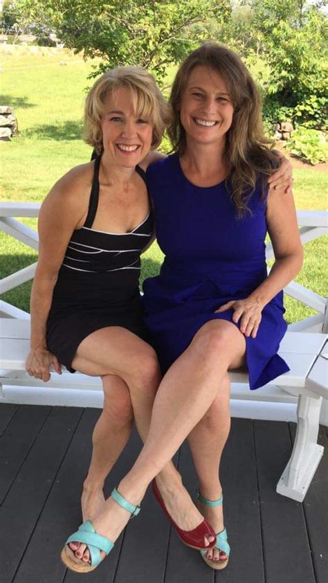 2 Lovely Leggy Milfs R Crossedlegs