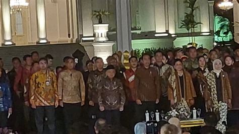 Peringati Hari Batik Presiden Gelar Istana Berbatik