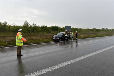 Fotos Vom Unfall Auf Autobahn A Zwischen Ampfing Und M Hldorf