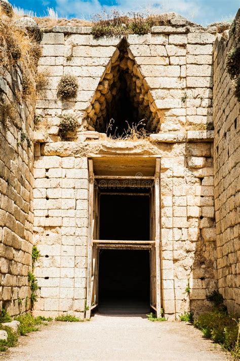 Tomb Of Agamemnon In Mycenae Stock Photo - Image of agamemnon, greece ...