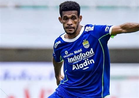 Pesepakbola Top Di Persib Bandung Yang Tak Masuk Rencana Luis Milla