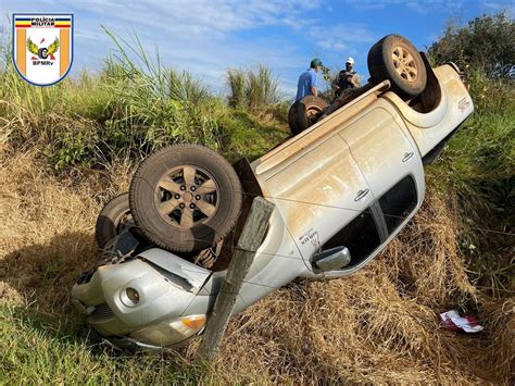 Motorista Perde Controle De Caminhonete E Capota Na MG 230 Em Serra Do