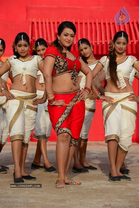 Ester Noronha Hot Pics Photo 6 Of 88