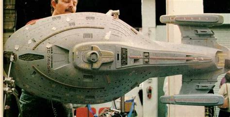 5' Studio Scale USS Voyager (RESEARCH THREAD) | Star trek online, Star ...